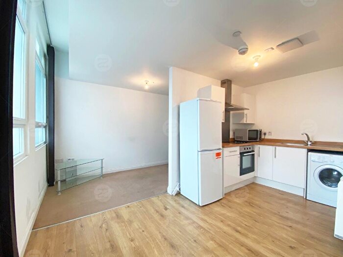 1 Bedroom Flat For Sale In Devonshire House, Great Charles Street Queensway, Birmingham, B3