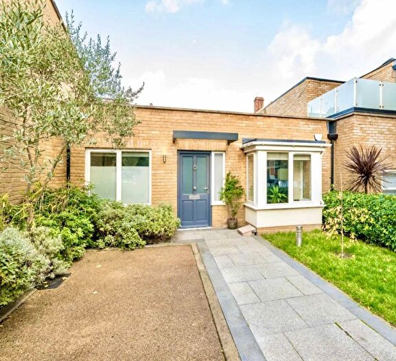 1 Bedroom Bungalow For Sale In Flutemakers Mews, Clapham, SW4