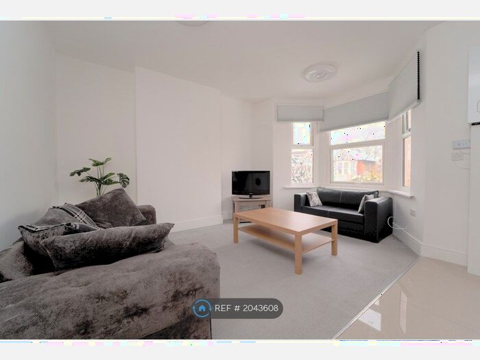1 Bedroom Flat To Rent In Redcliffe Gardens, London, IG1