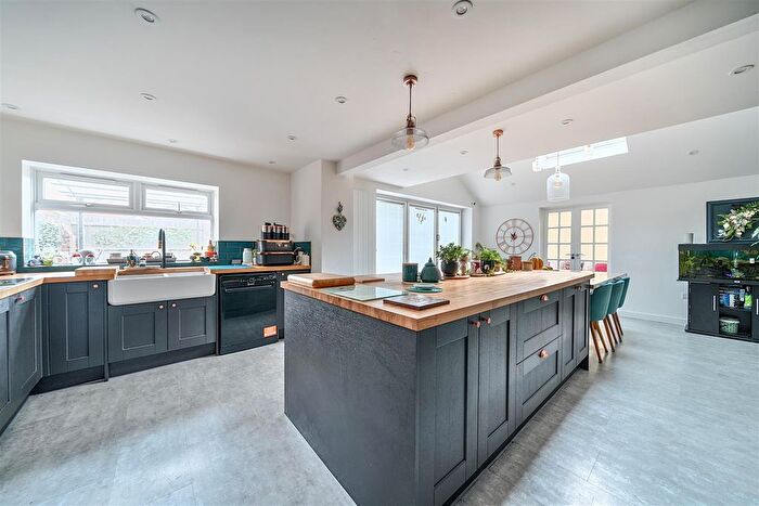 5 Bedroom Detached House For Sale In Brockhurst Road, Gosport, PO12