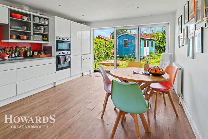 3 Bedroom Detached Bungalow For Sale In New Road, Catfield, NR29