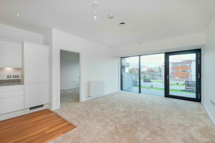 2 Bedroom Apartment To Rent In - Ilford Hill, Ilford, London, IG1