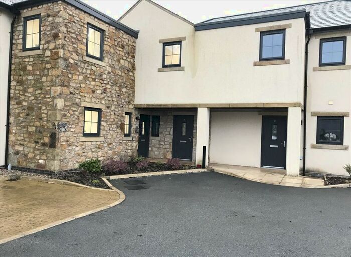 2 Bedroom Flat To Rent In Queens Court, Carnforth, LA5