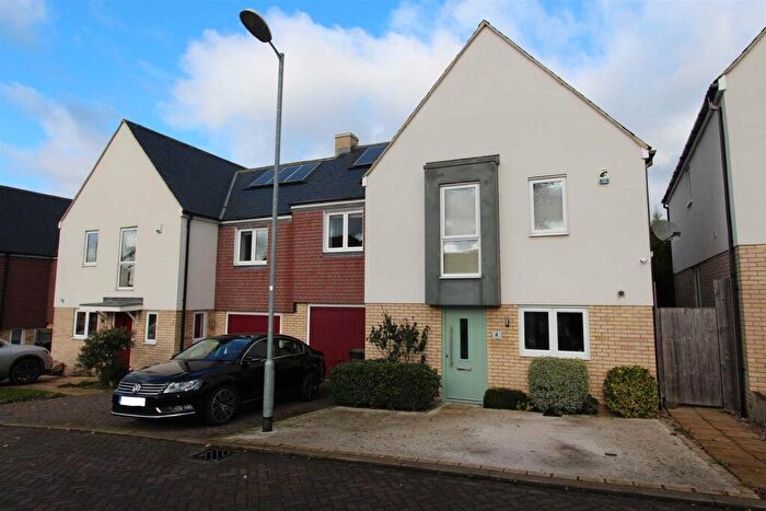 3 Bedroom Semi Detached House To Rent In King George Way, Gilwell Hill, Sewardstone, E4