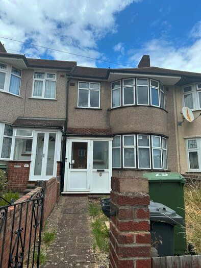3 Bedroom Terraced House To Rent In Winsford Road, Catford London, SE6