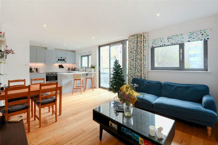 2 Bedroom Flat To Rent In Gifford Street, Islington, N1
