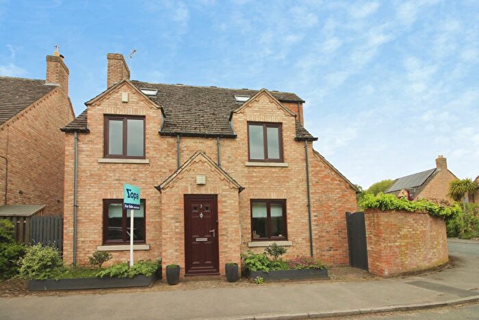 5 Bedroom Detached House For Sale In Woodlands Lane, Leeds, LS25