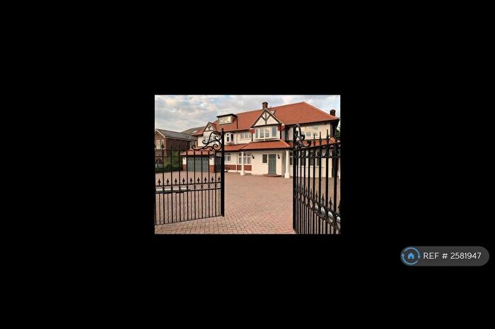 5 Bedroom Detached House To Rent In Hainault Road, Chigwell, IG7