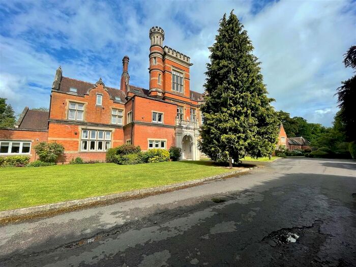 2 Bedroom Flat To Rent In Chadwick Manor, Warwick Road, Solihull, West Midlands, B93
