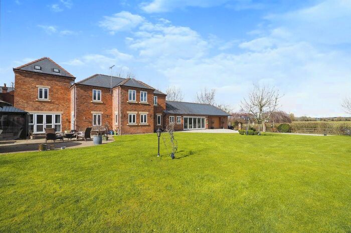 5 Bedroom Link Detached House For Sale In Meadow Lane, Milton, Derby, DE65