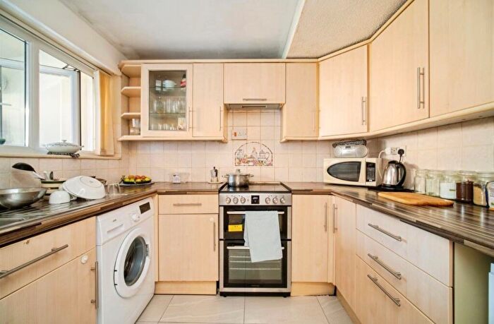 3 Bedroom End Of Terrace House To Rent In Hamelyn Road, Basingstoke, RG21