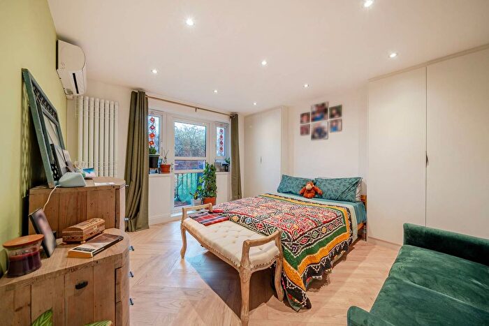 1 Bedroom Flat To Rent In Barons Court, Star Road, Barons Court, London, W14