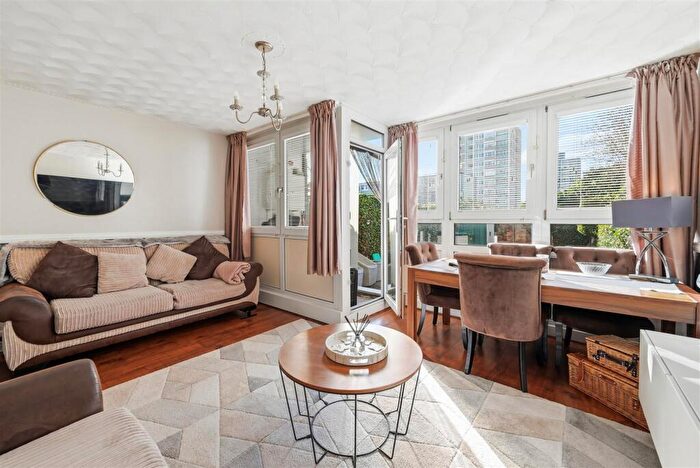 3 Bedroom Maisonette For Sale In Carmen Street, Poplar, E14