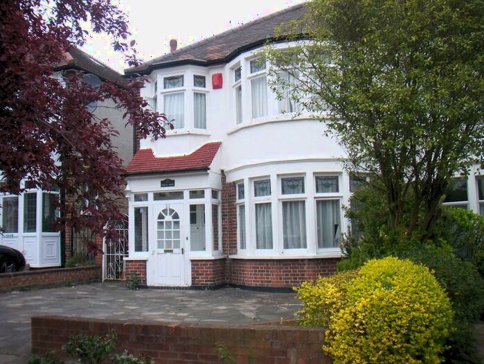 2 Bedroom Semi-Detached House To Rent In Beechdale, London, N21