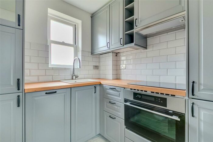 1 Bedroom Flat For Sale In Bolingbroke Walk, Battersea Park, SW11