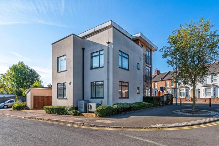 1 Bedroom Flat For Sale In Leavesden Road, Watford, WD24