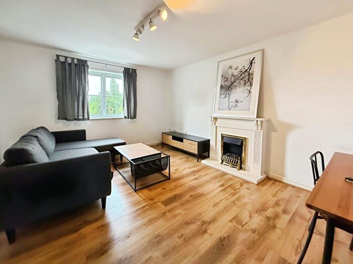 3 Bedroom Flat To Rent In Alexandra Road South, Manchester, Greater Manchester, M16