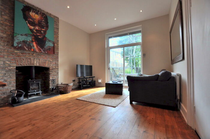 2 Bedroom Apartment To Rent In Ainsworth Road, Victoria Park, E9