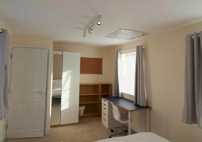 4 Bedroom Town House To Rent In Bushelton Close, Coventry, CV1