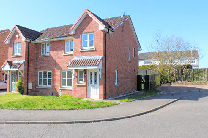 3 Bedroom Semi-Detached Villa For Sale In Dunnock Place, Coatbridge, ML5
