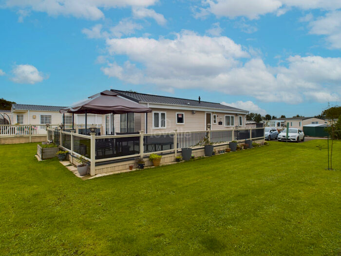 2 Bedroom Park Home For Sale In Cathedral View, Field Farm, Newark Road, Aubourn, LN5