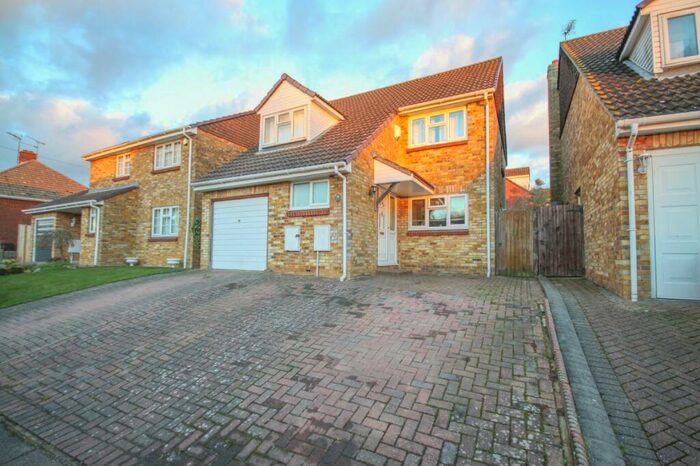 4 Bedroom Detached House To Rent In Gazehill Avenue, Sittingbourne, ME10