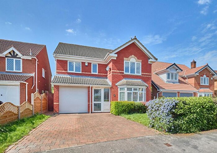 4 Bedroom Detached House For Sale In Windrush Drive, Hinckley, LE10