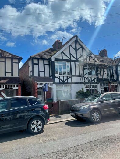 1 Bedroom Apartment To Rent In Gordon Avenue, PO22