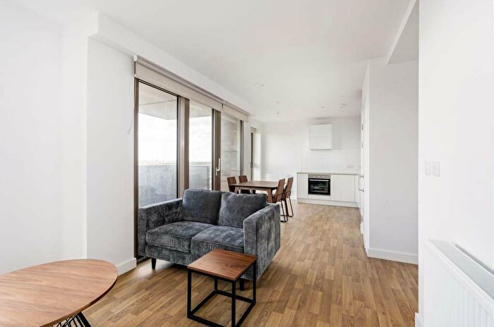 1 Bedroom Flat To Rent In Astor Apartments, London, N15