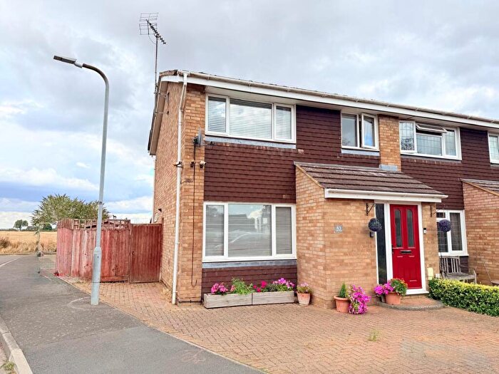 3 Bedroom End Of Terrace House For Sale In Glebe Road, Deanshanger, MK19