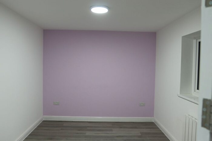 2 Bedroom Flat To Rent In Heronville Drive, West Bromwich, B70