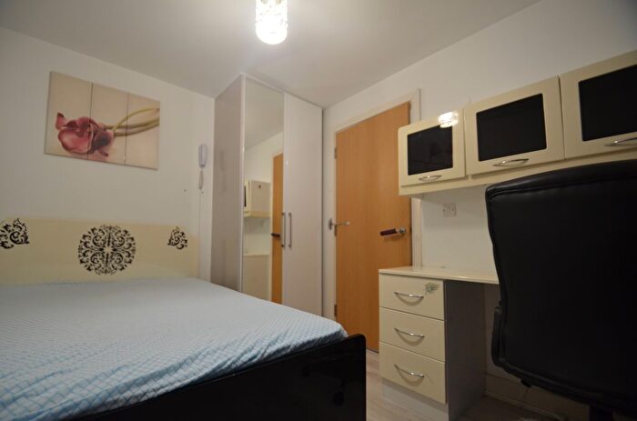 4 Bedroom Terraced House To Rent In Pontes Avenue, Hounslow, TW3