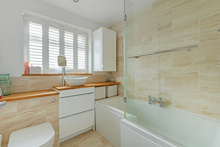 4 Bedroom Detached House For Sale In Stonehouse Road, Liphook, GU30