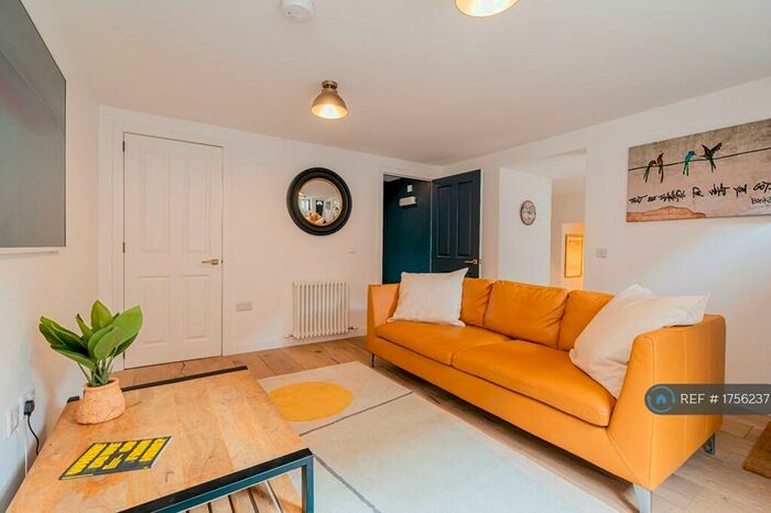 2 Bedroom Terraced House To Rent In Springvalley Gardens, Edinburgh, EH10