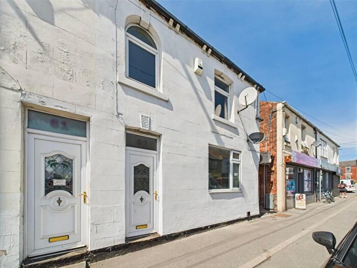 3 Bedroom End Of Terrace House For Sale In Station Lane, Featherstone, Pontefract, WF7