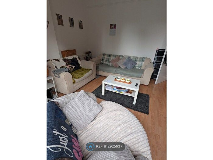 1 Bedroom Flat To Rent In Edge Lane, Manchester, M21