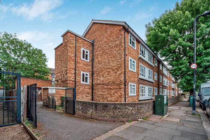 1 Bedroom Flat For Sale In Carlton Road, Chiswick, W4