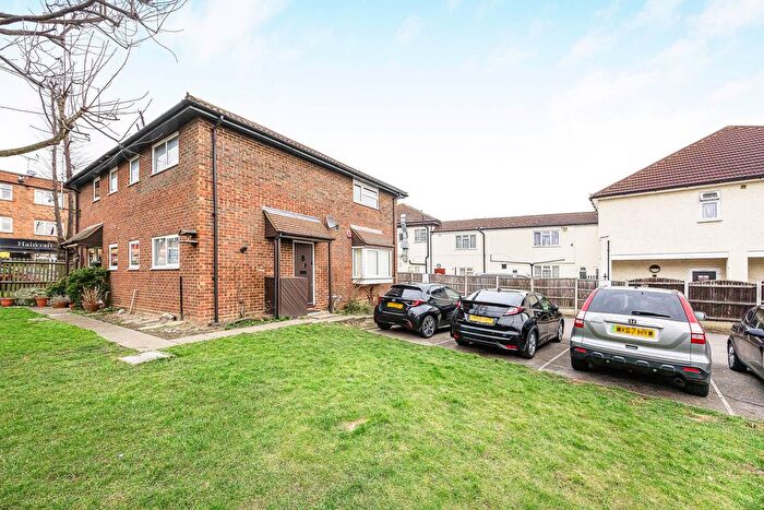 1 Bedroom Flat To Rent In Matthews Close, Romford, RM3