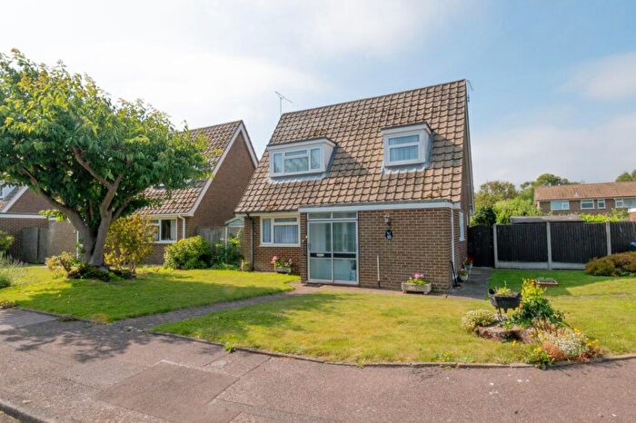 3 Bedroom Bungalow For Sale In Cedar Close, Broadstairs, Kent, CT10