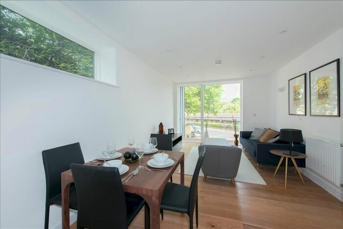 2 Bedroom Flat To Rent In Sewardstone Road, London, E2