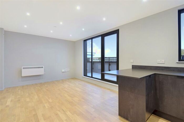 1 Bedroom Flat To Rent In Cedar House, Mowlem Street, London, E2