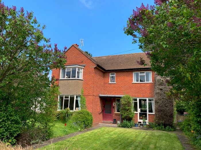 3 Bedroom Detached House For Sale In Evesham Road, Salford Priors, WR11
