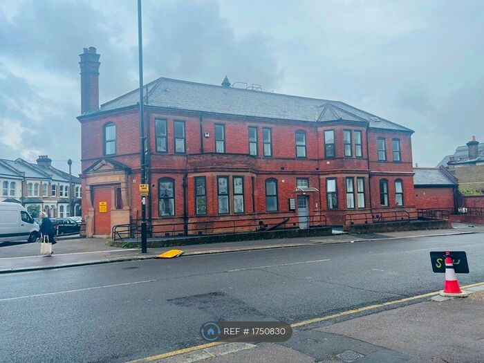 Studio To Rent In Catford Hill, London, SE6