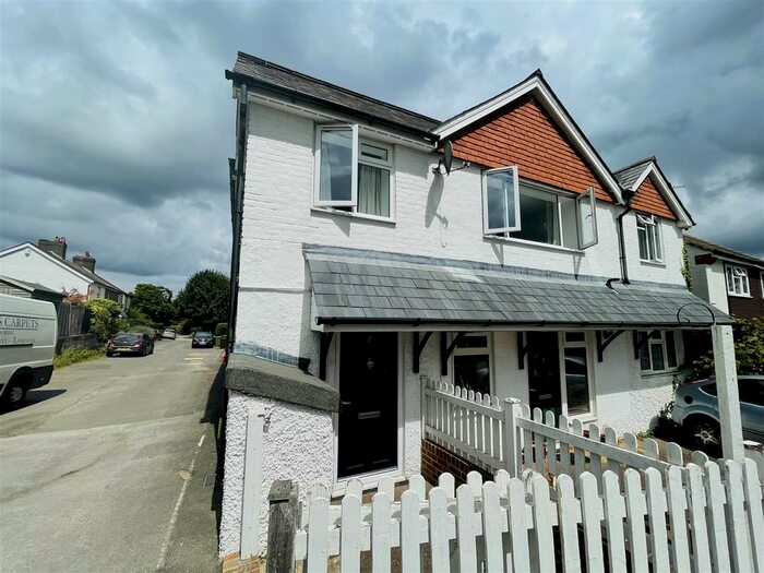 2 Bedroom Flat To Rent In Blackness Road, Crowborough, TN6