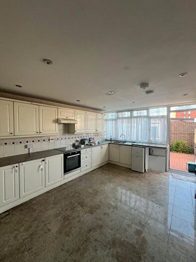 4 Bedroom Semi-Detached House To Rent In Oxgate Gardens, London, NW2