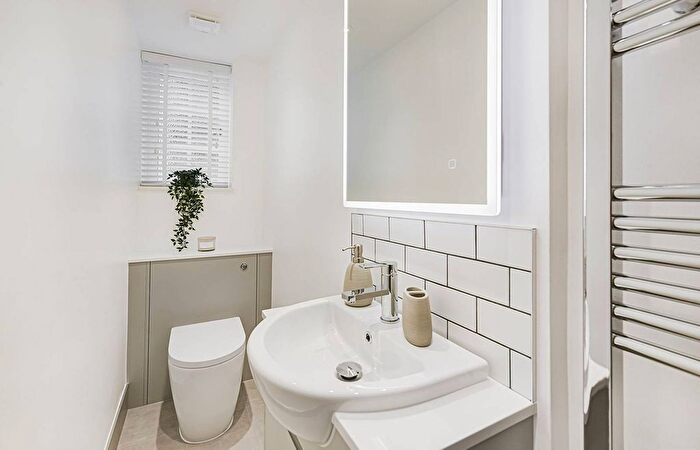 2 Bedroom Flat To Rent In Stafford Court, High Street Kensington, London, W8