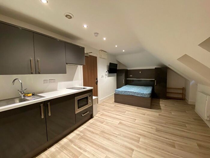 Studio To Rent In High Road, SO16