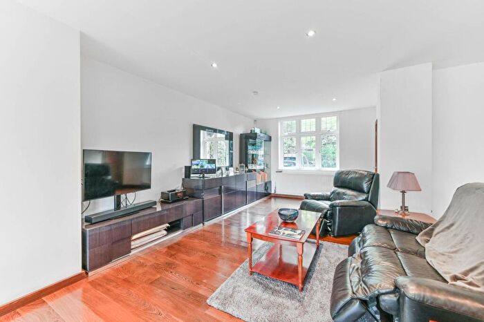 5 Bedroom Detached House To Rent In Avondale Avenue, Worcester Park, KT4