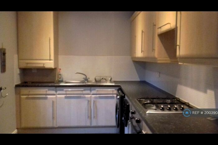 2 Bedroom Flat To Rent In Hall Balk Lane, Barnsley, S75