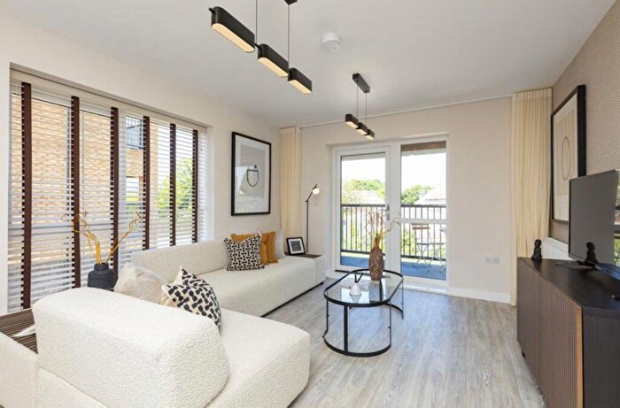1 Bedroom Flat For Sale In Ebbsfleet Cross, Greenhithe, DA9